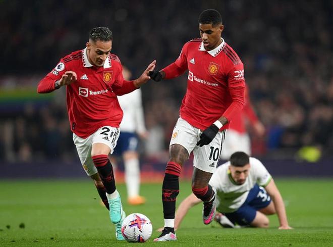 -曼联负于巴塞罗那，实力差距明显