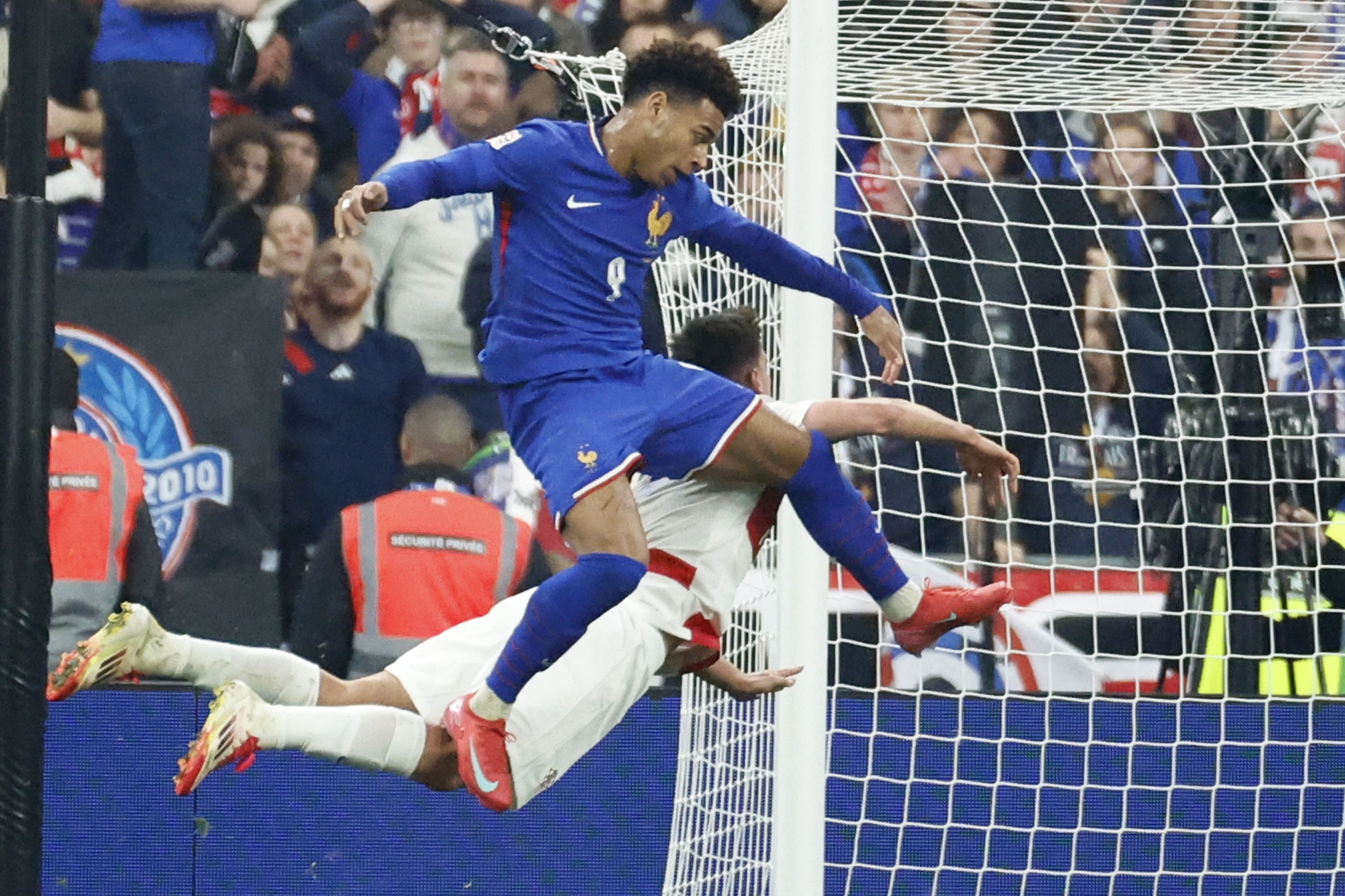 欧洲国家对决引发球迷激情，备战国际赛事