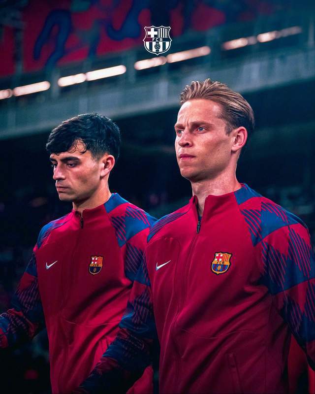 上海鹰队与对手在亚洲足球场上激战连连！