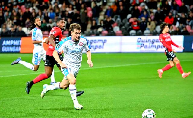 甘冈主场遭遇惊吓,球迷情绪波动 甘冈主场遭遇惊吓,球迷情绪波动