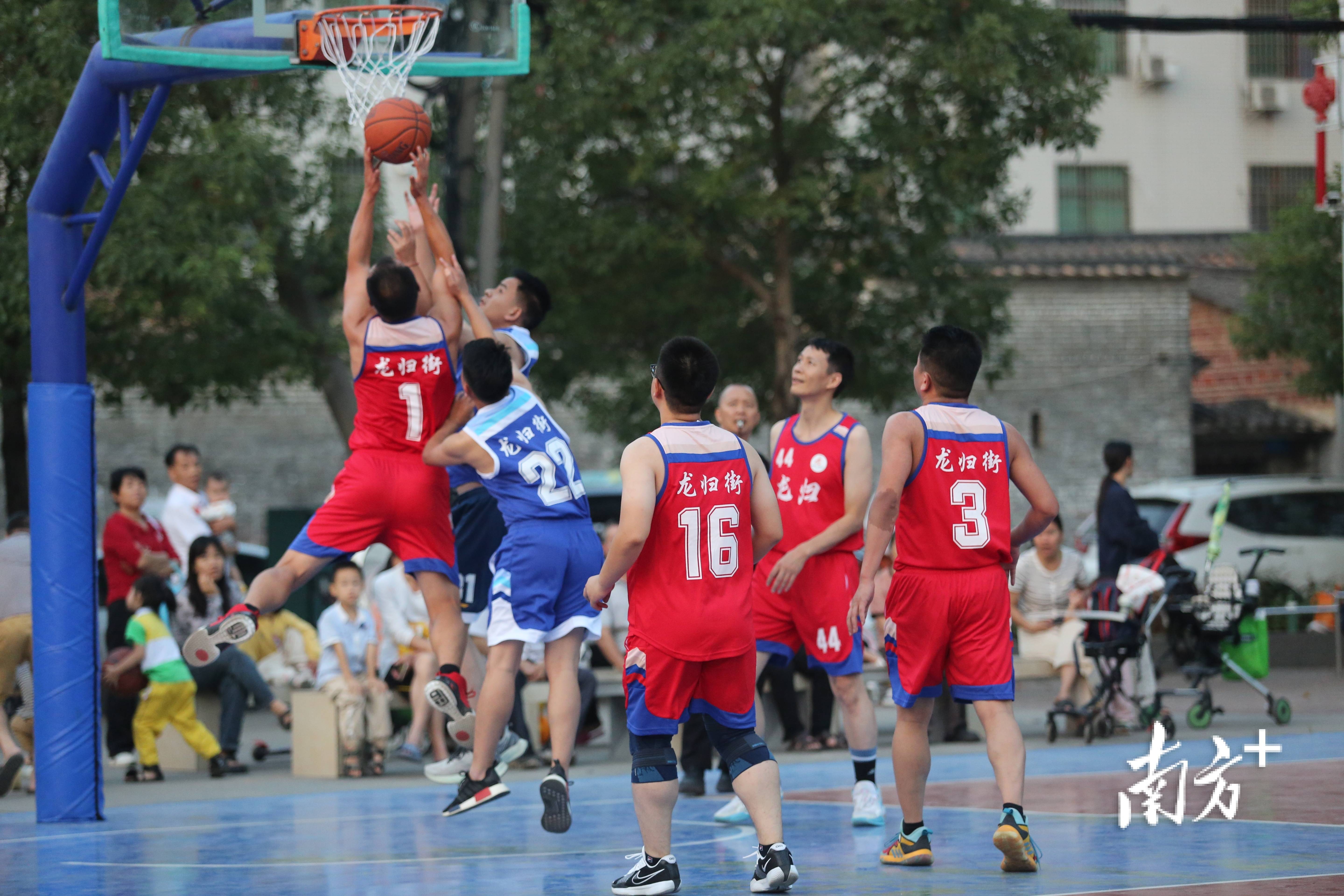 DB game-包含众多篮球迷为职业赛事狂热打call的词条