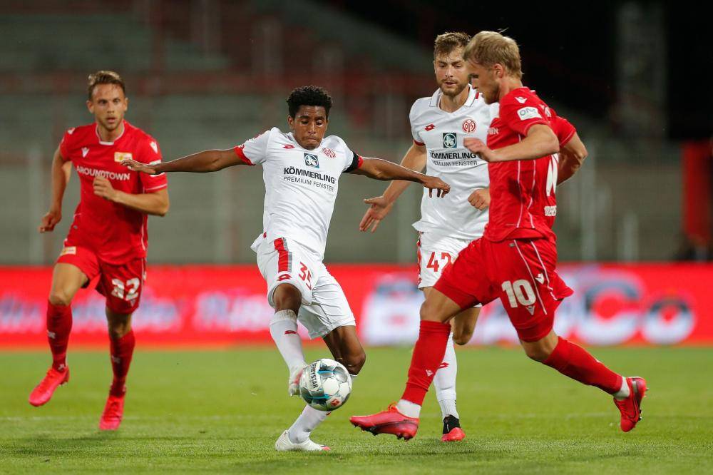 DB彩票-关于奥格斯堡新援适应迅速，球迷对他充满期待的信息