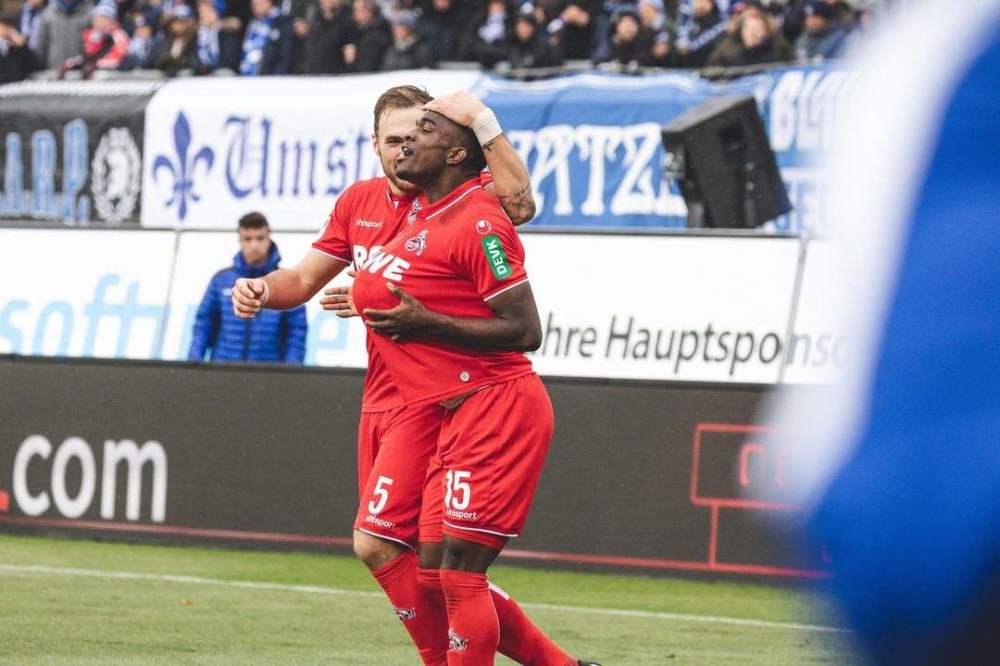 关于沙尔克04客场惨败科隆，失去积分领先优势的信息