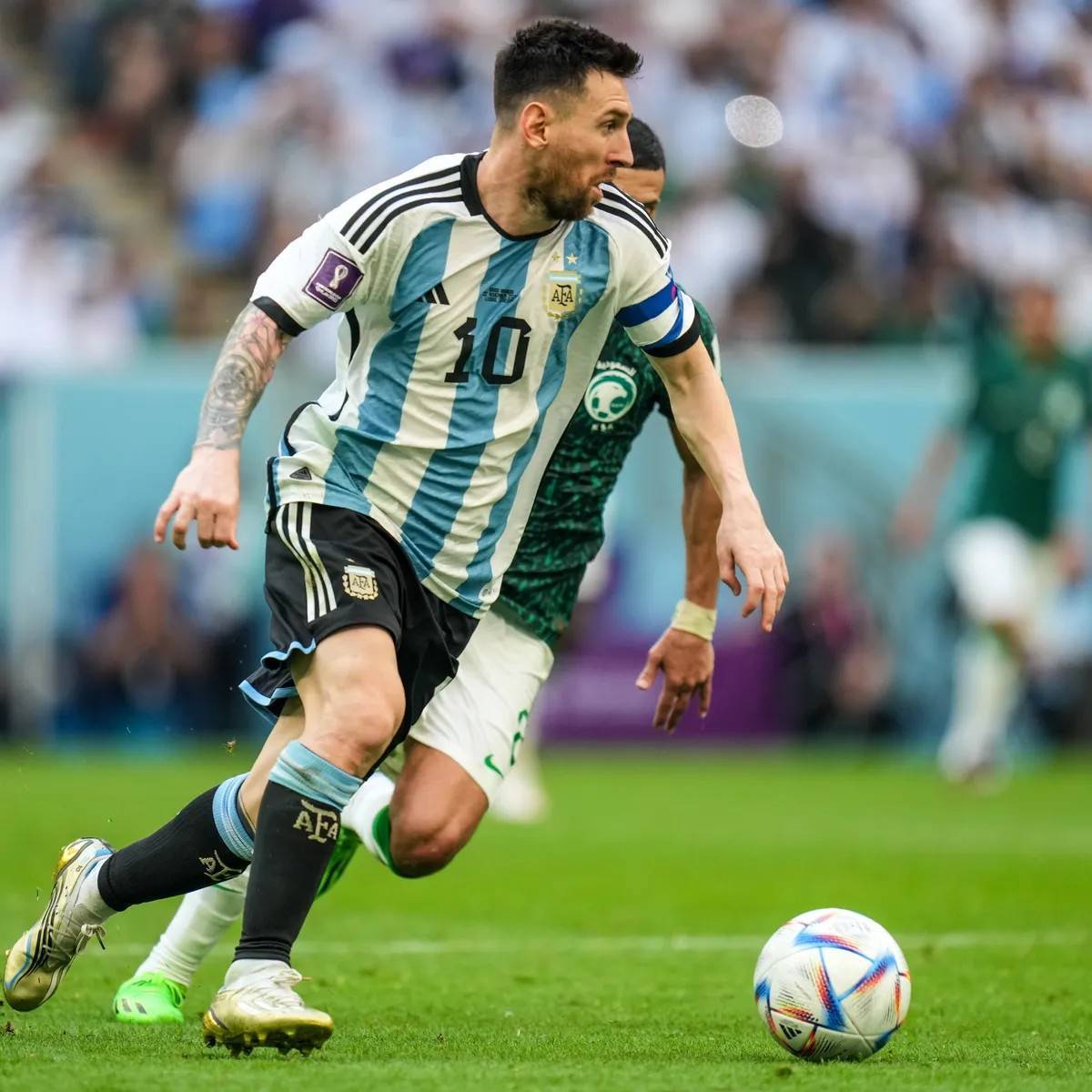 -国内足球联赛的赛场精彩瞬间