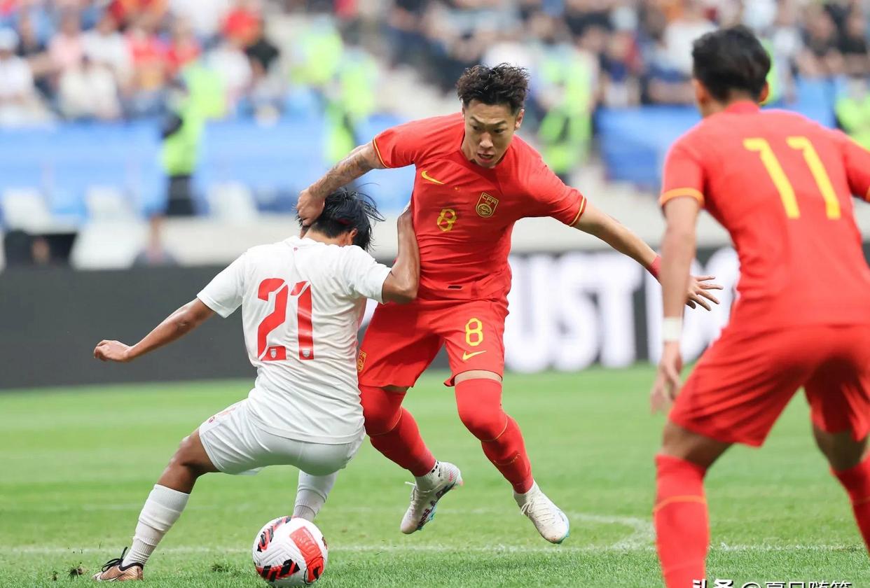 强强碰撞！球员风采赢得赞誉的简单介绍