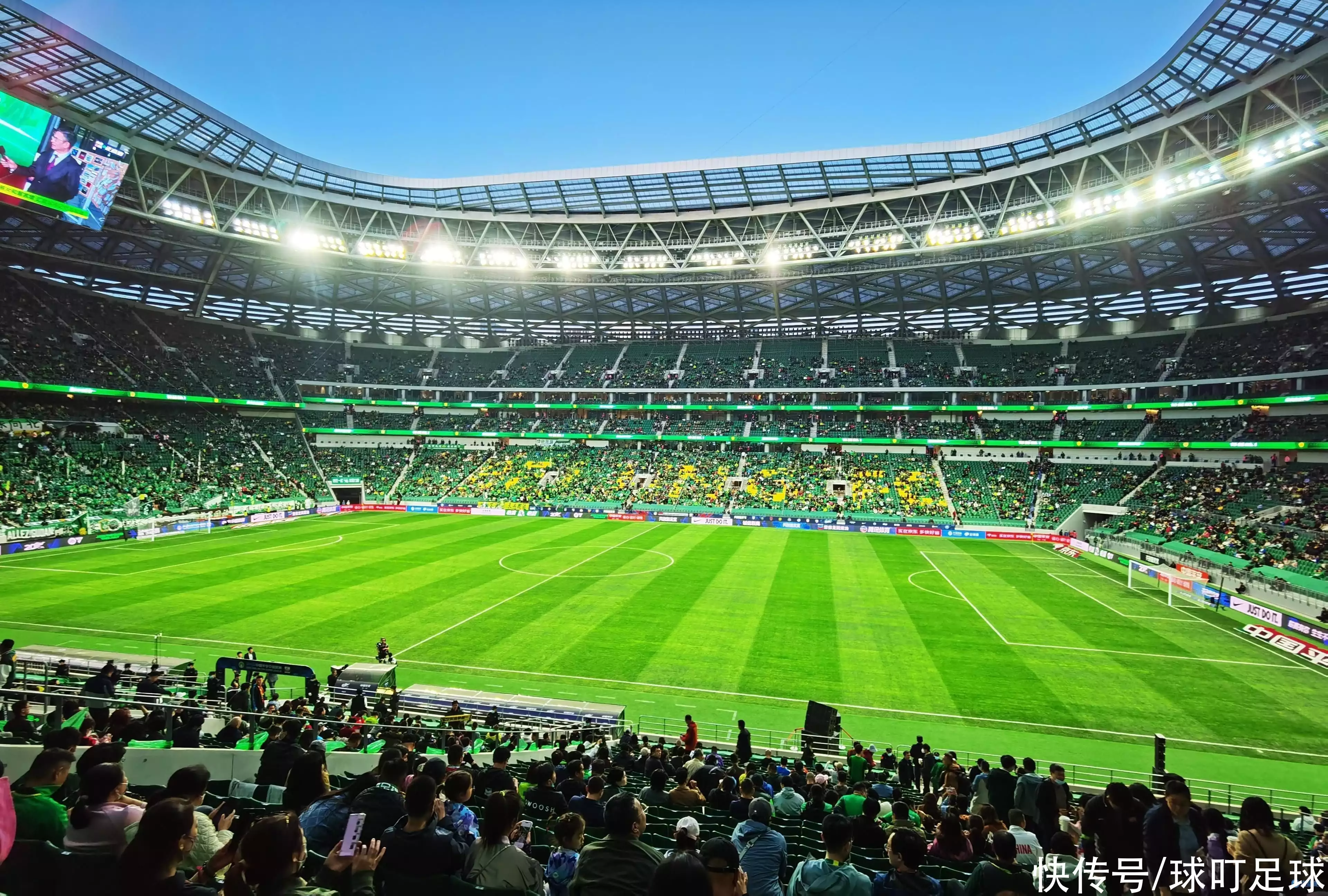 国内足球联赛的赛场新闻速递