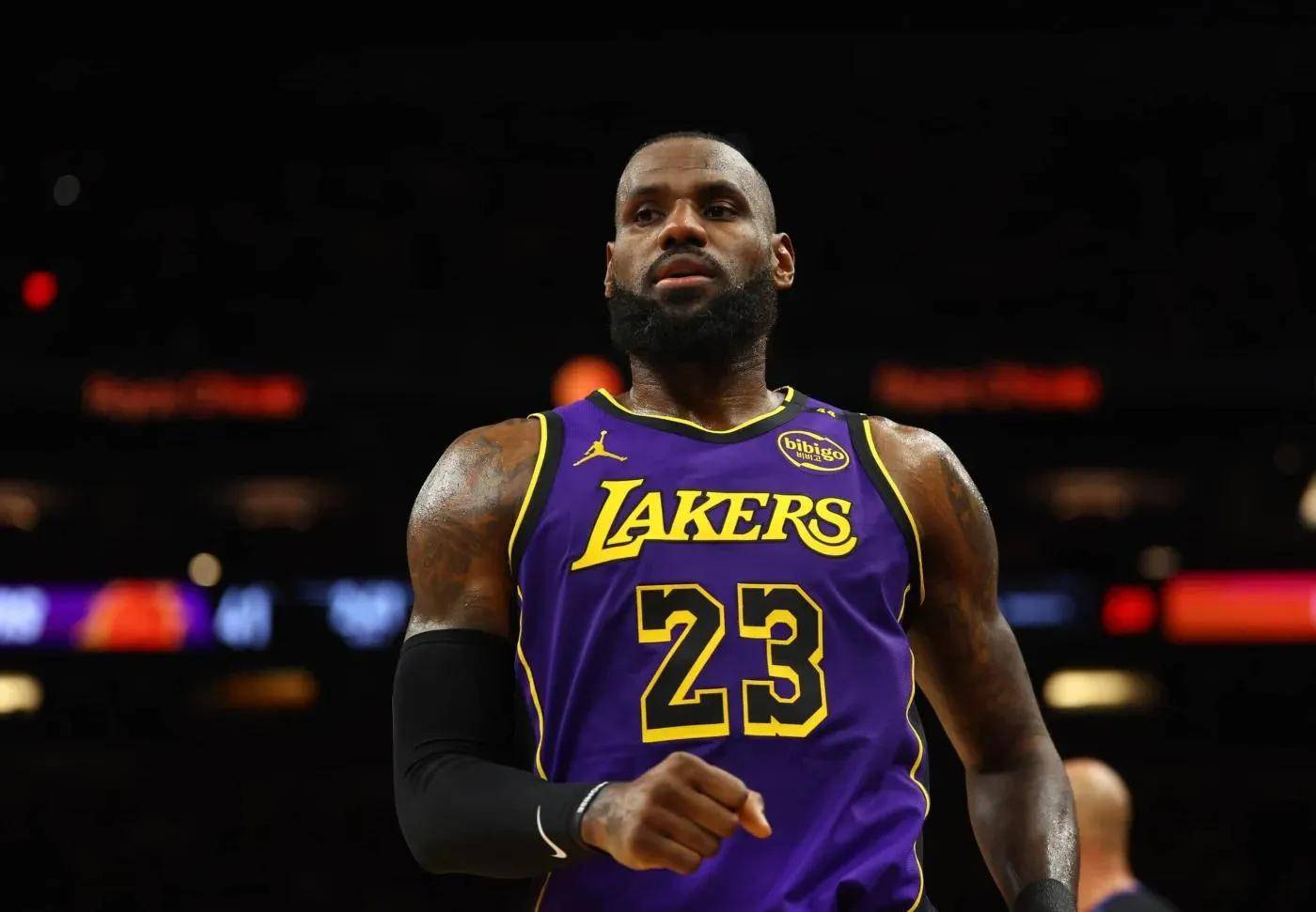 NBA新秀首秀表现平平,亟待调整适应职业赛场 NBA新秀首秀表现平平,亟待调整适应职业赛场