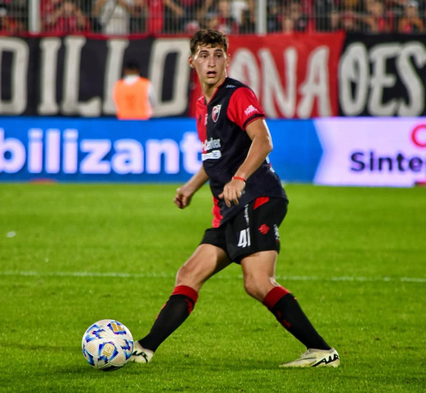 阿根廷国脚膝盖受伤,或将缺席下一战 阿根廷国脚膝盖受伤,或将缺席下一战