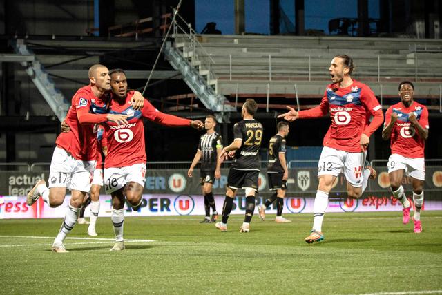 里尔队众将发挥出色,力夺客场三分 里尔队众将发挥出色,力夺客场三分