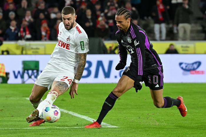 拜仁慕尼黑队在足球比赛中夺得胜利 拜仁慕尼黑队在足球比赛中夺得胜利