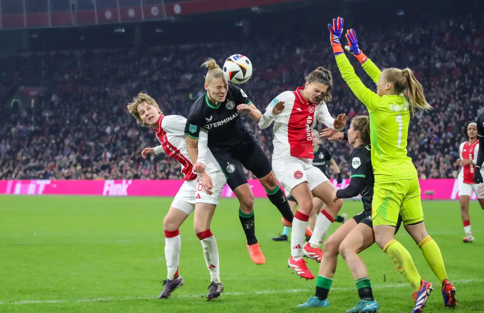 阿贾克斯客场击败贝西克塔斯，挺进淘汰赛