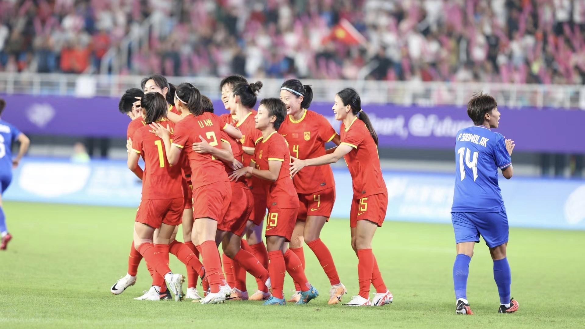 DB游戏-泰国女足队遇到技术困难，需要加强训练