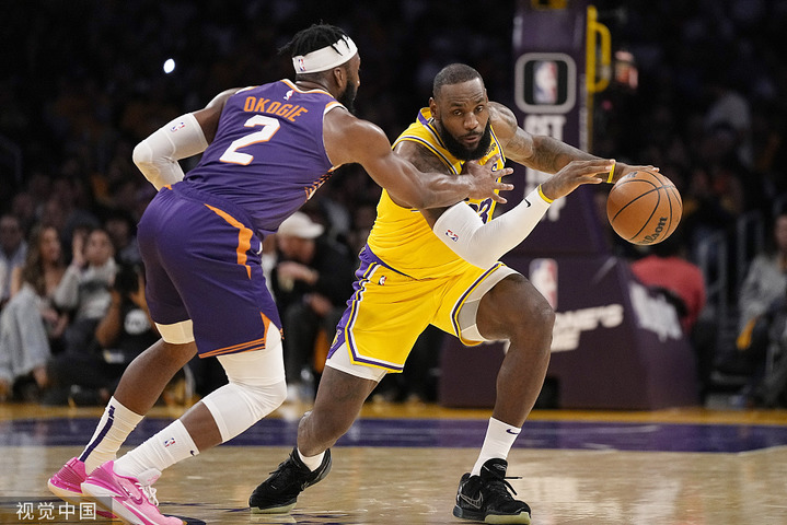 热火vs湖人：双雄对决，谁能笑到最后